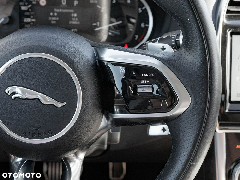 Jaguar XE 2.0 P250 R-Dynamic Black - 18