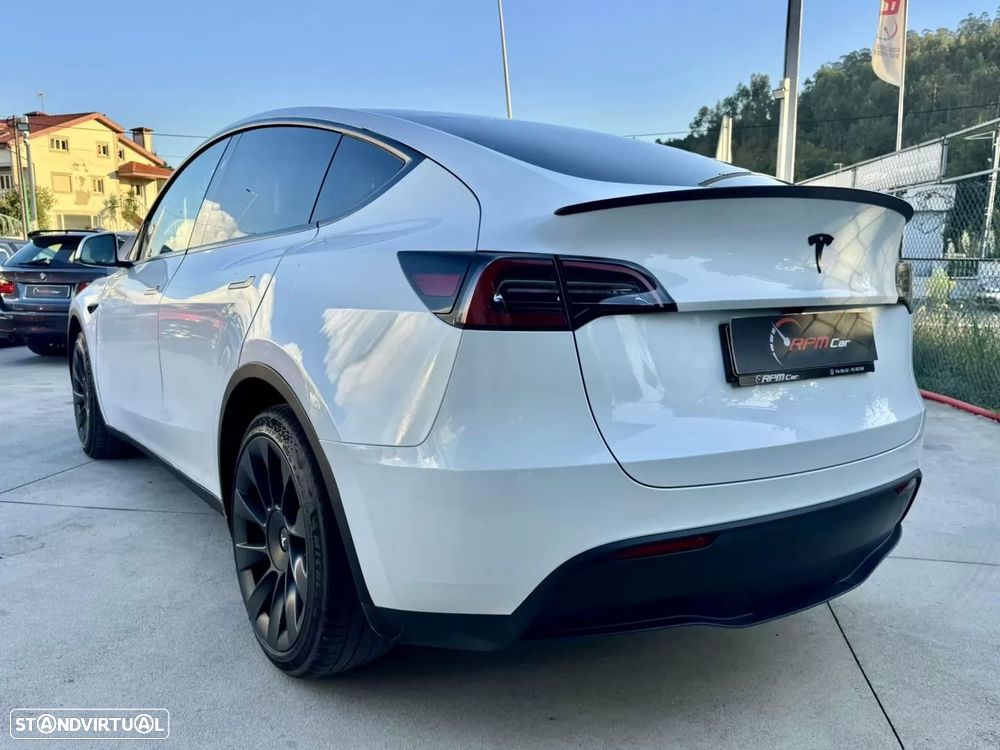 Tesla Model Y - 7