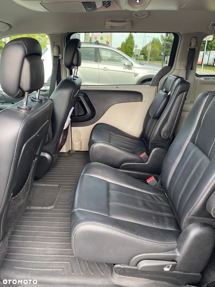 Chrysler Town & Country 3.6 Limited - 6