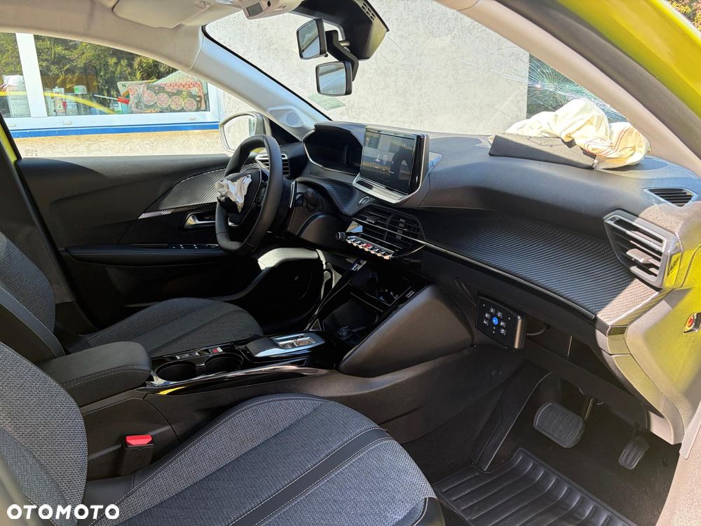 Peugeot 208 - 16