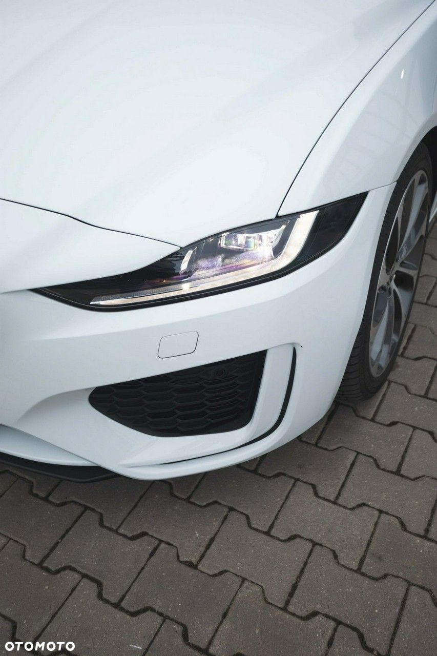 Jaguar XE - 9