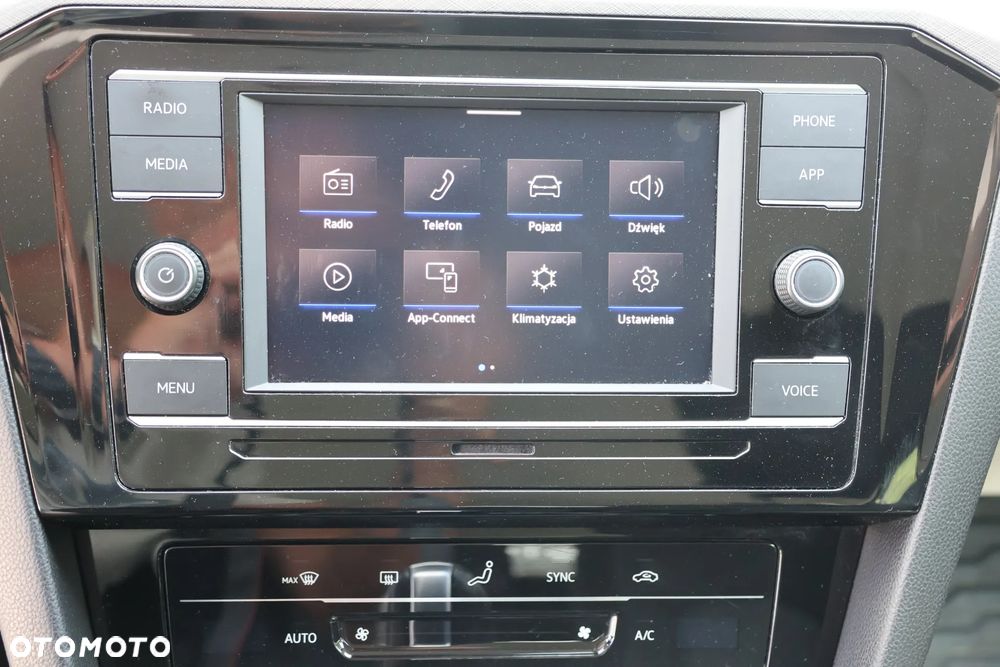 Volkswagen Passat Variant 2.0 TDI EVO Elegance DSG - 18