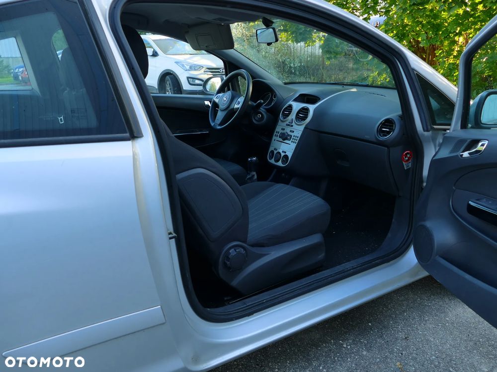Opel Corsa 1.2 16V Cosmo - 11