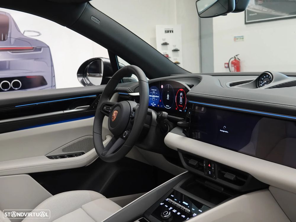 Porsche Macan Electric 4 - 34