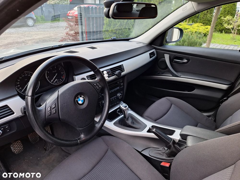 BMW Seria 3 318i - 9
