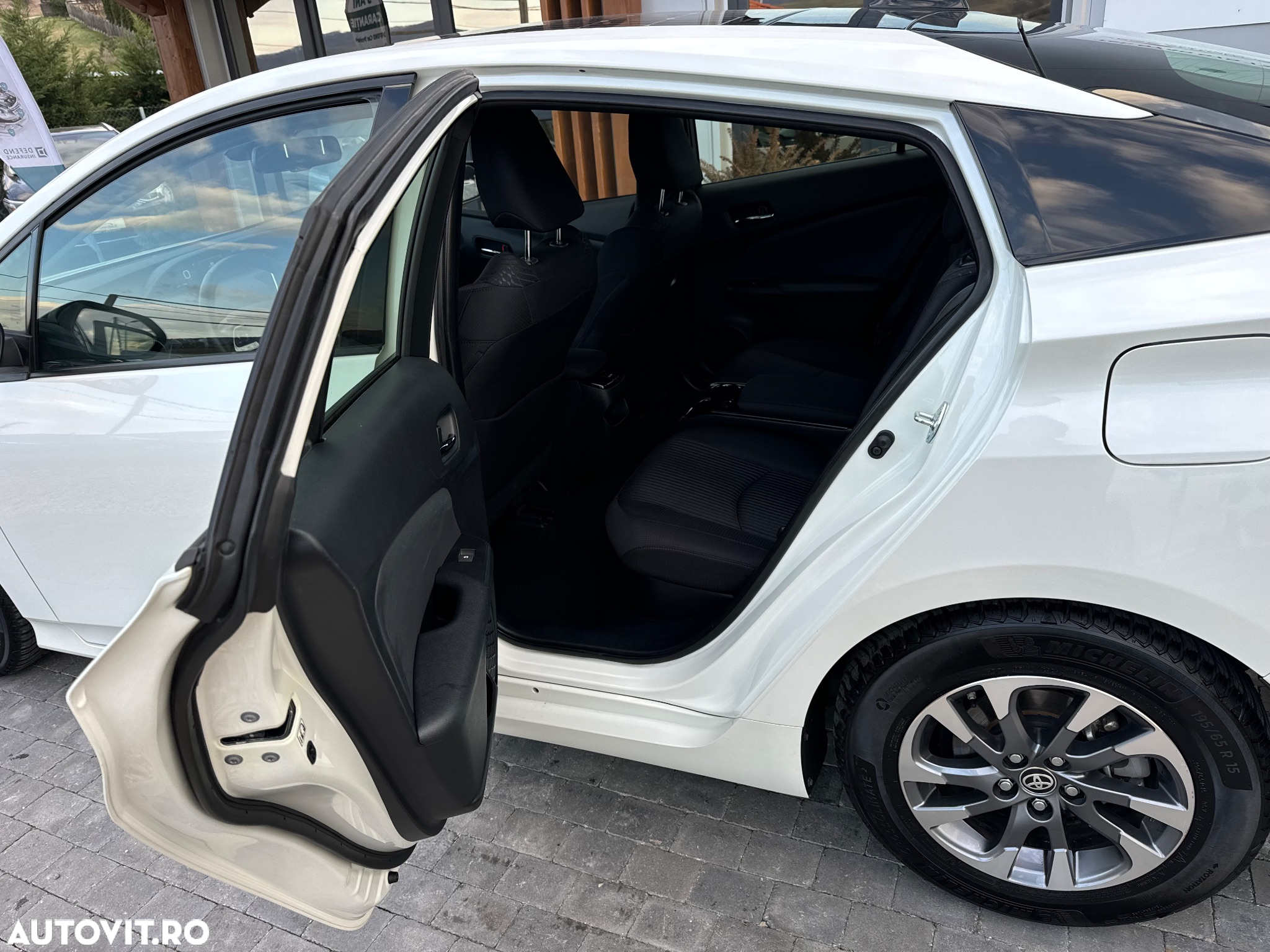 Toyota Prius Plug-in Hybrid Solar - 9