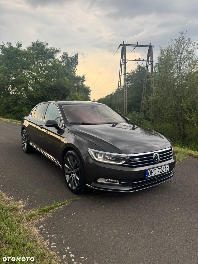 Volkswagen Passat - 1