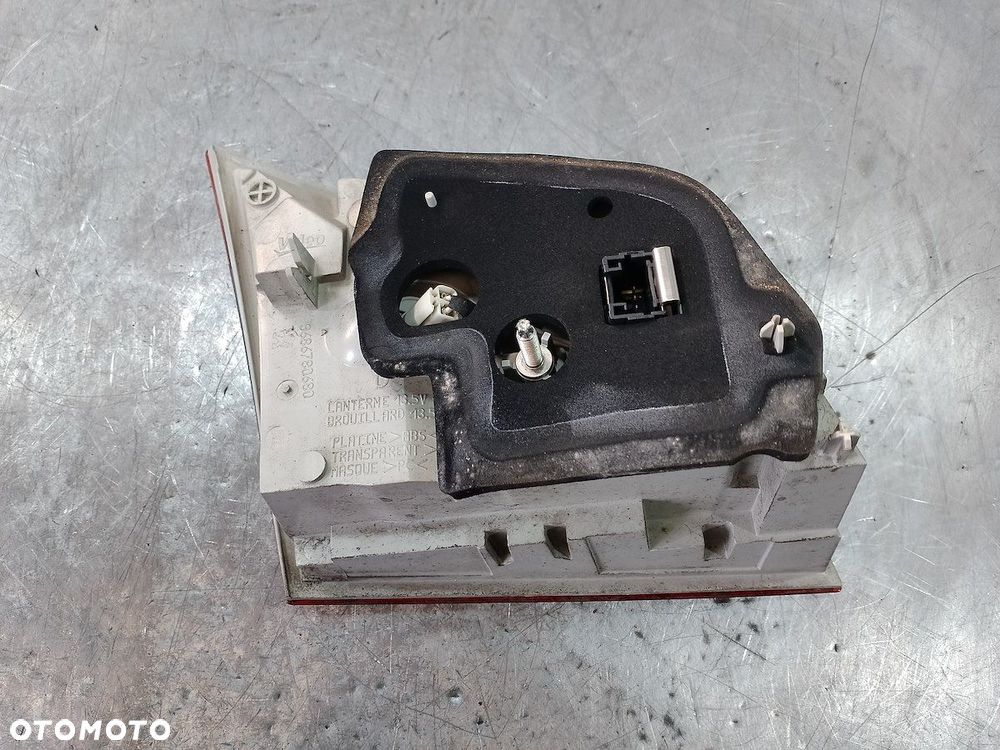 LAMPA TYLNA PRAWA W KLAPE PEUGEOT 508 9686780680   89501198 KOMBI - 5