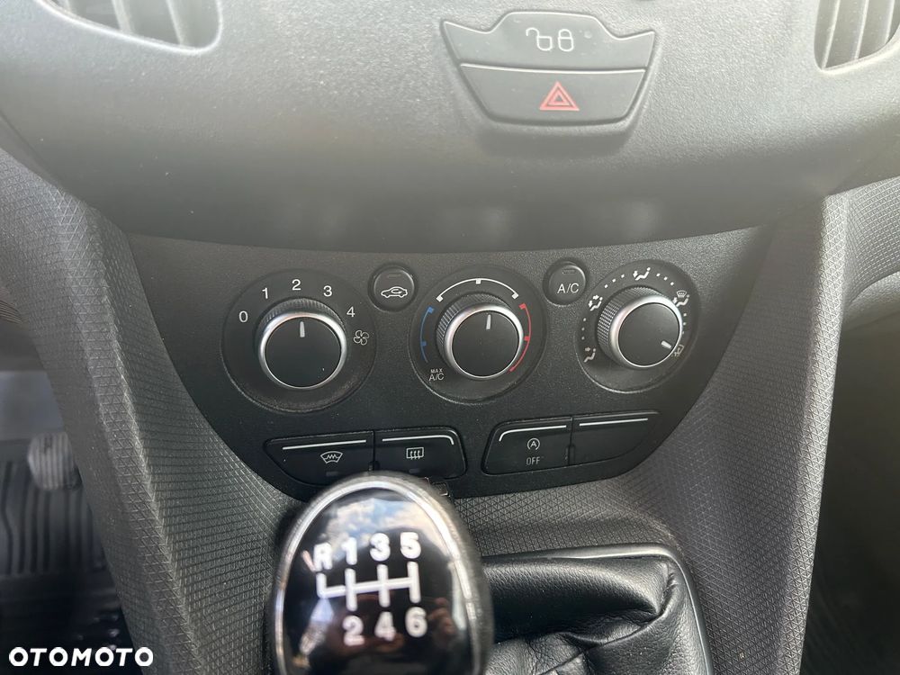 Ford Transit Connect - 8