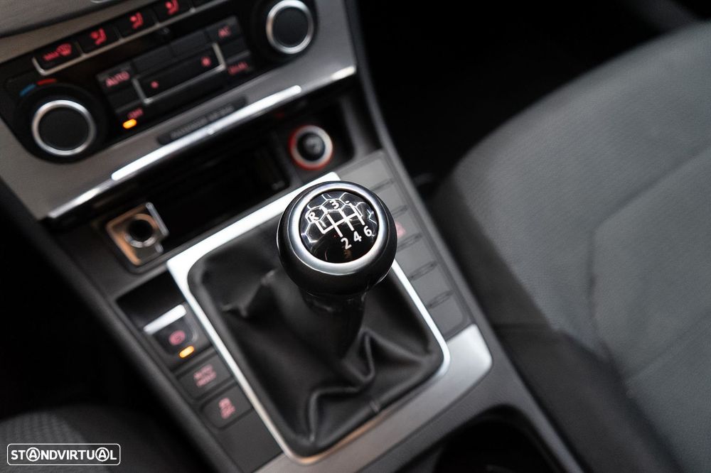 VW Passat Variant 1.6 TDI BlueMotion - 26