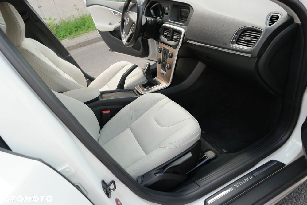 Volvo V40 - 23
