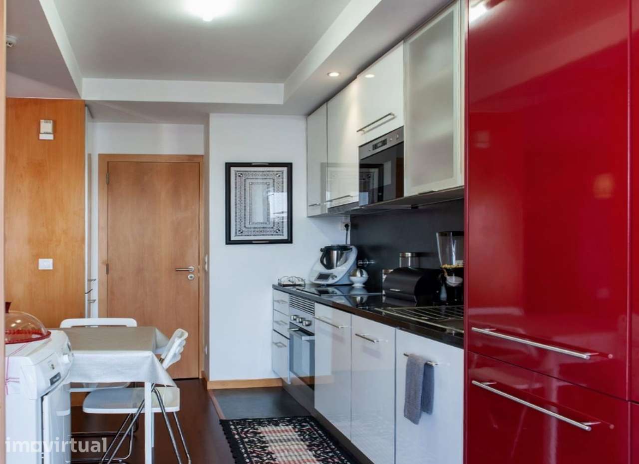 T2 Duplex em Paranhos com Garagem e Varanda - Grande imagem: 2/29