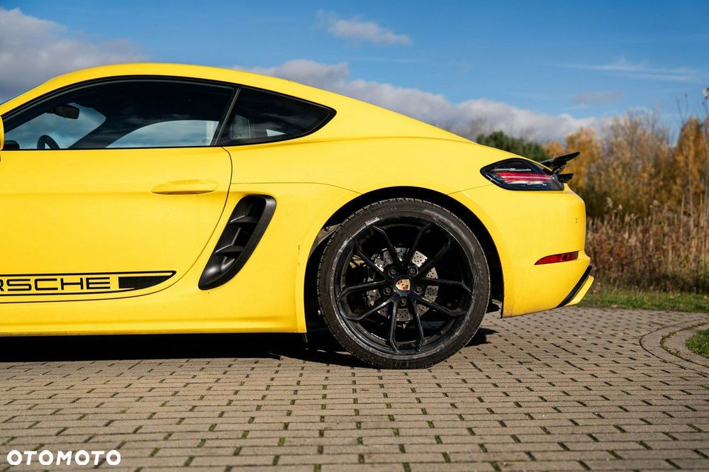 Porsche 718 Cayman - 12