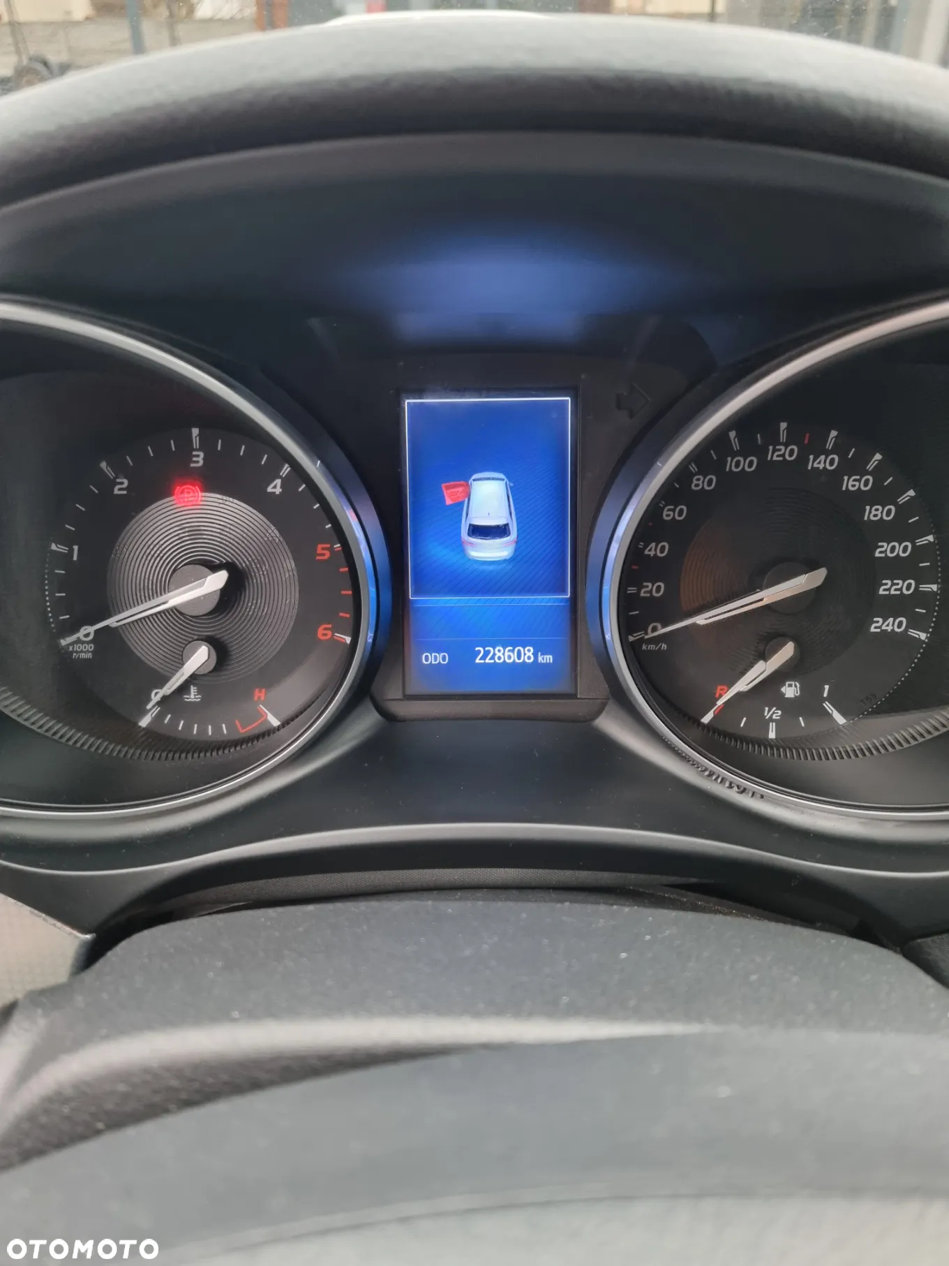 Toyota Avensis - 8