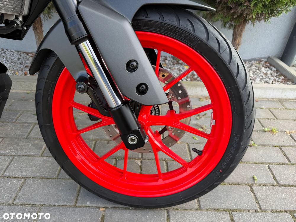 Yamaha MT - 12