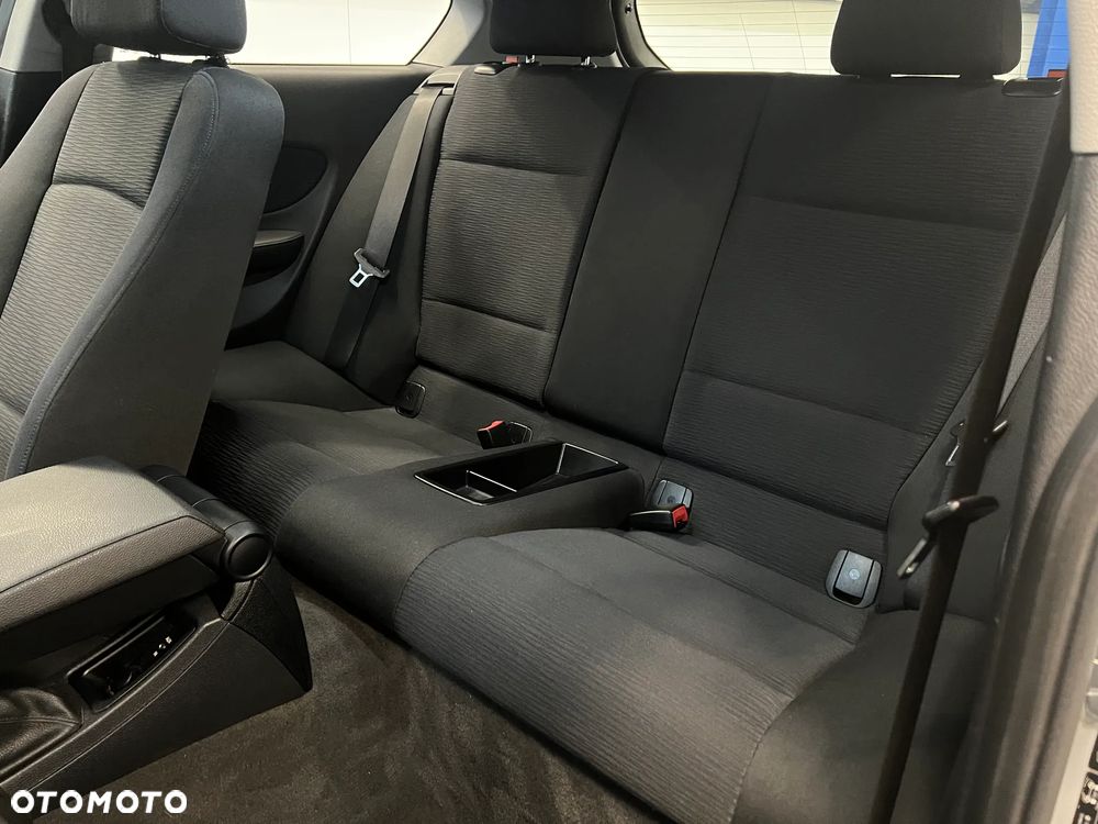 BMW Seria 1 118d DPF - 26