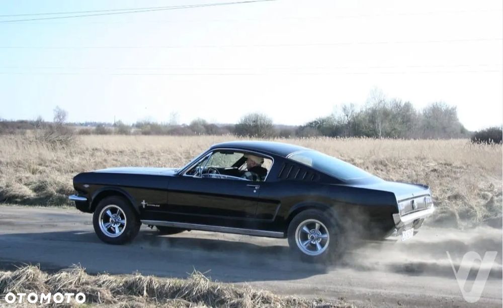 Ford Mustang - 7