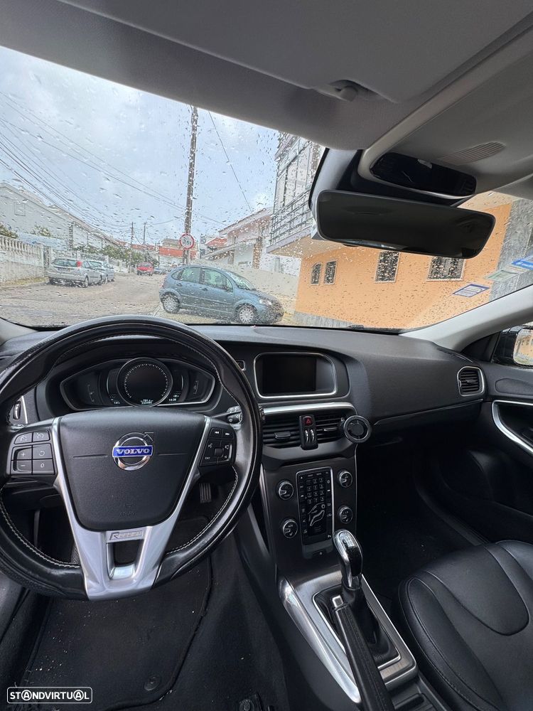 Volvo V40 D2 R Design - 3