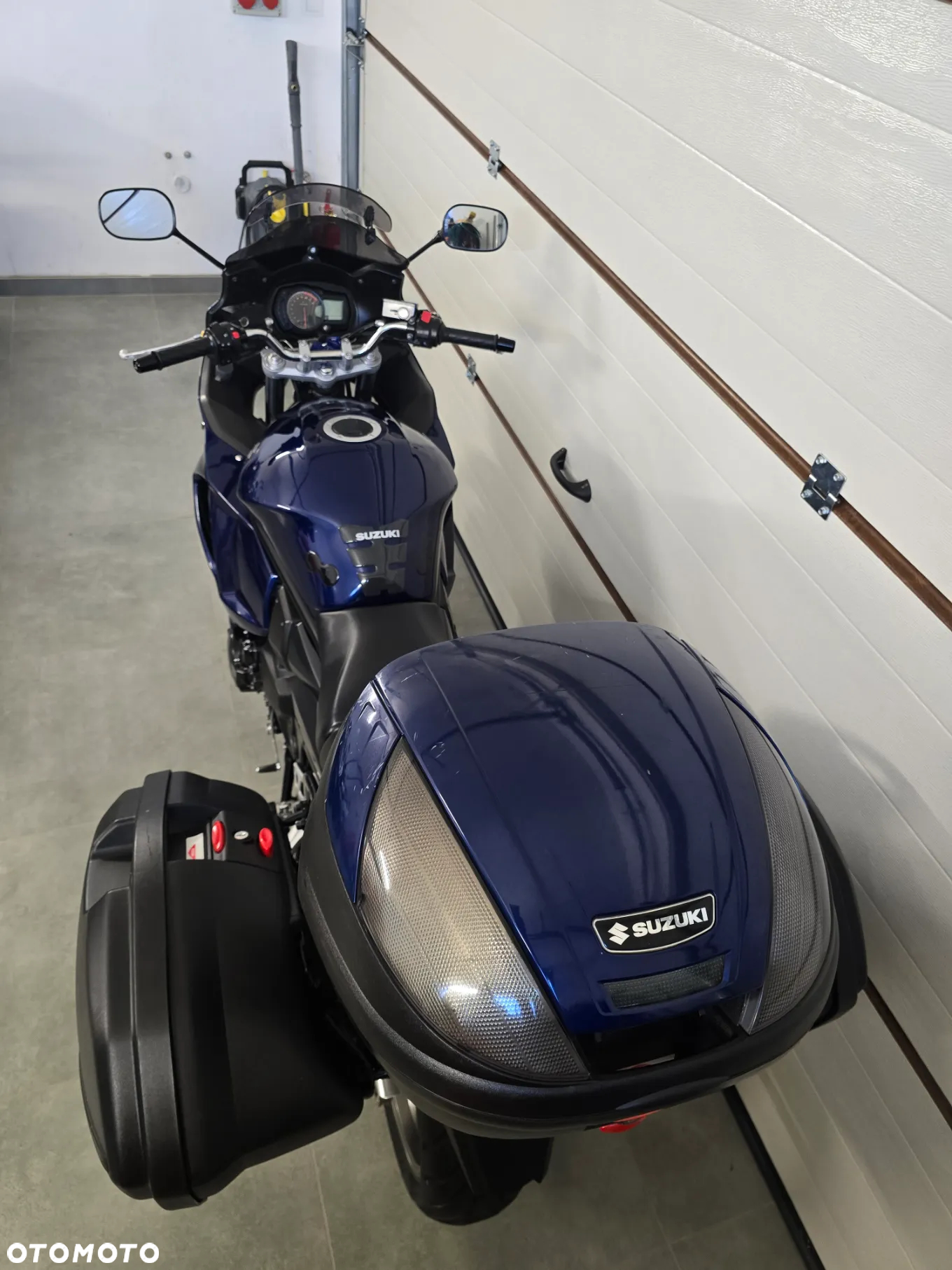 Suzuki GSX - 13