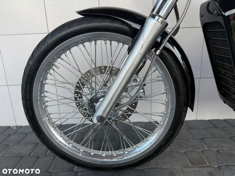 Suzuki Intruder - 18