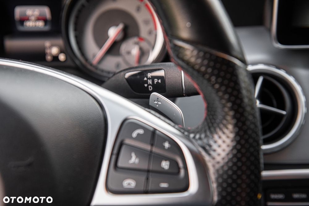 Mercedes-Benz GLA 200 (CDI) d 4Matic 7G-DCT AMG Line - 24