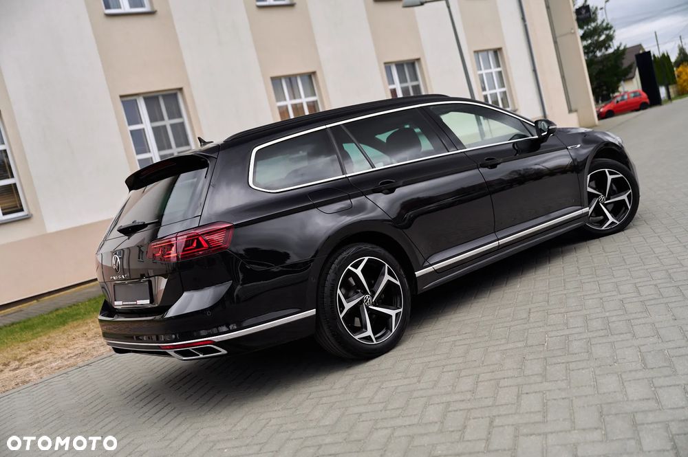 Volkswagen Passat Variant 2.0 TDI SCR DSG R-Line - 4