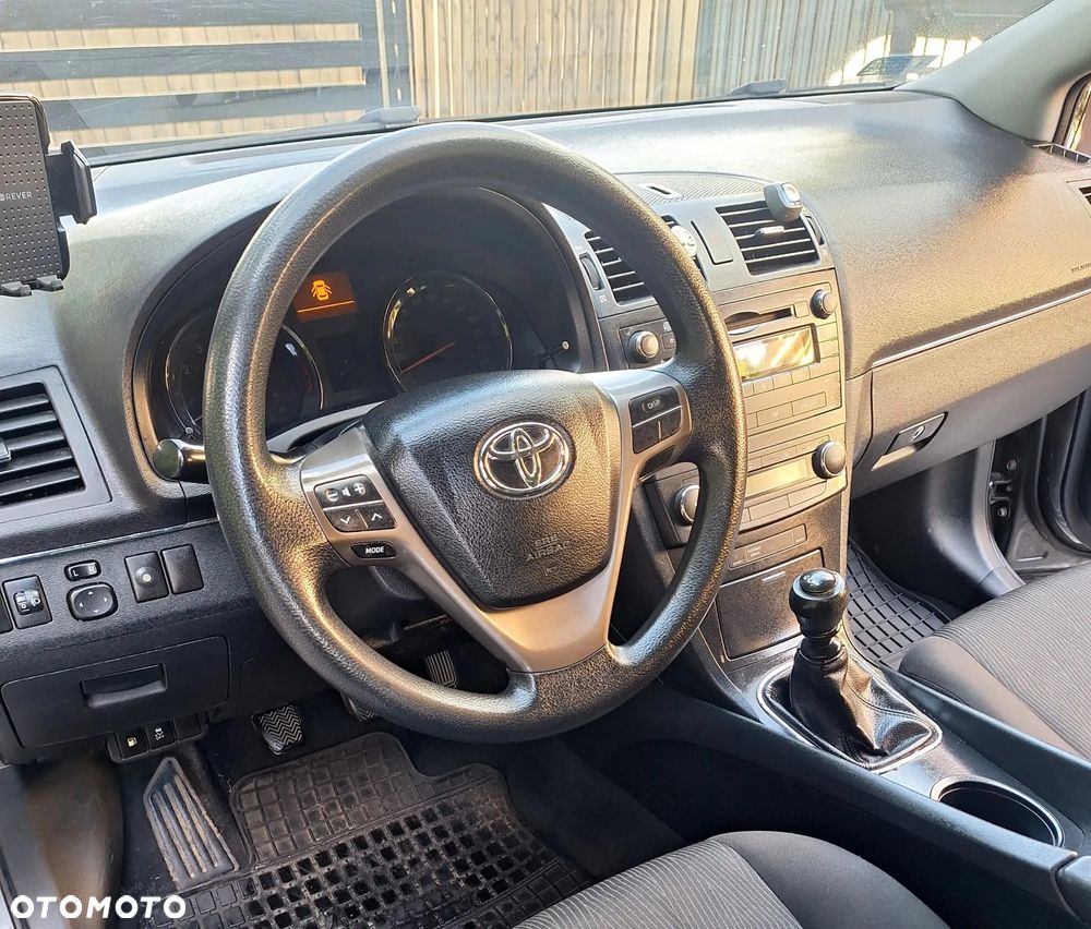 Toyota Avensis 1.6 Luna - 2
