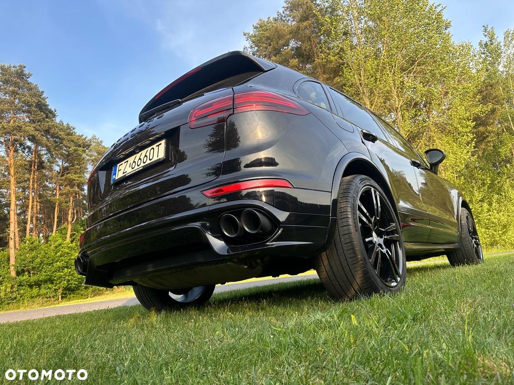 Porsche Cayenne Turbo - 8