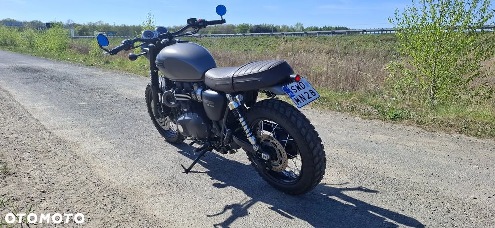 Triumph Bonneville - 4