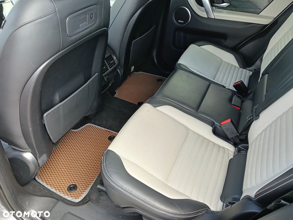 Land Rover Discovery Sport P300e R-Dynamic - 36