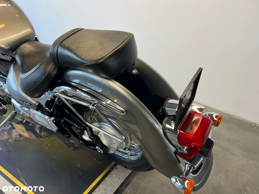 Suzuki Intruder - 16