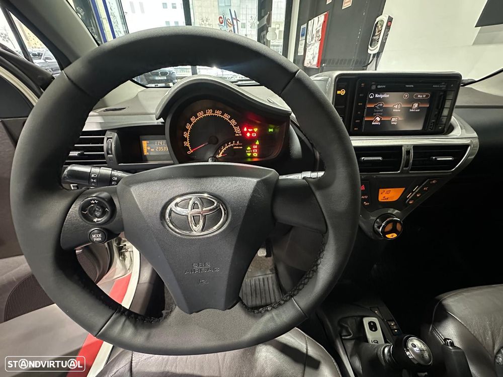 Toyota iQ 1.4 D-4D 2 EP+NAVI+Bluetooth - 31
