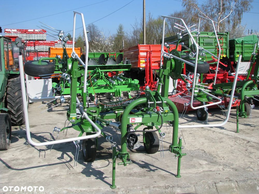 Pronar Przetrząsacz PWP530, PWP460 Pronar; ZKP770, ZKP-530, ZKP460 Inter-Tech; Z528 Kowalski; ZGRABIARKA ZKP420 Pronar, ZK42, ZK36 Kowalski; ZKT-420 Inter-Tech; ZK320 Mesko Rol; ZG-350 Euro-Masz; Przetrząsaczo-Zgrabiarka Z-275 Mesko-Rol; Przetrząsaczo zgraniarka taśmowa WIRAX, Akpil "OSA" - 2