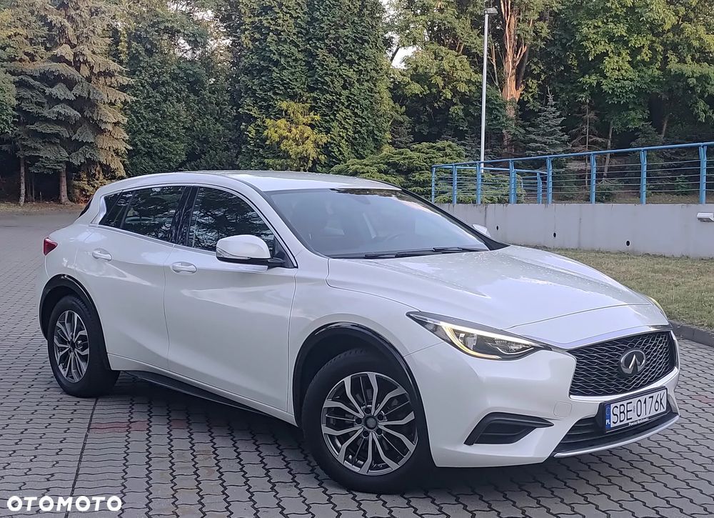 Infiniti Q30 1.6t Pure - 1