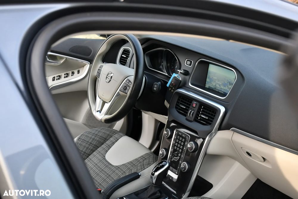 Volvo V40 D4 Geartronic Inscription - 28