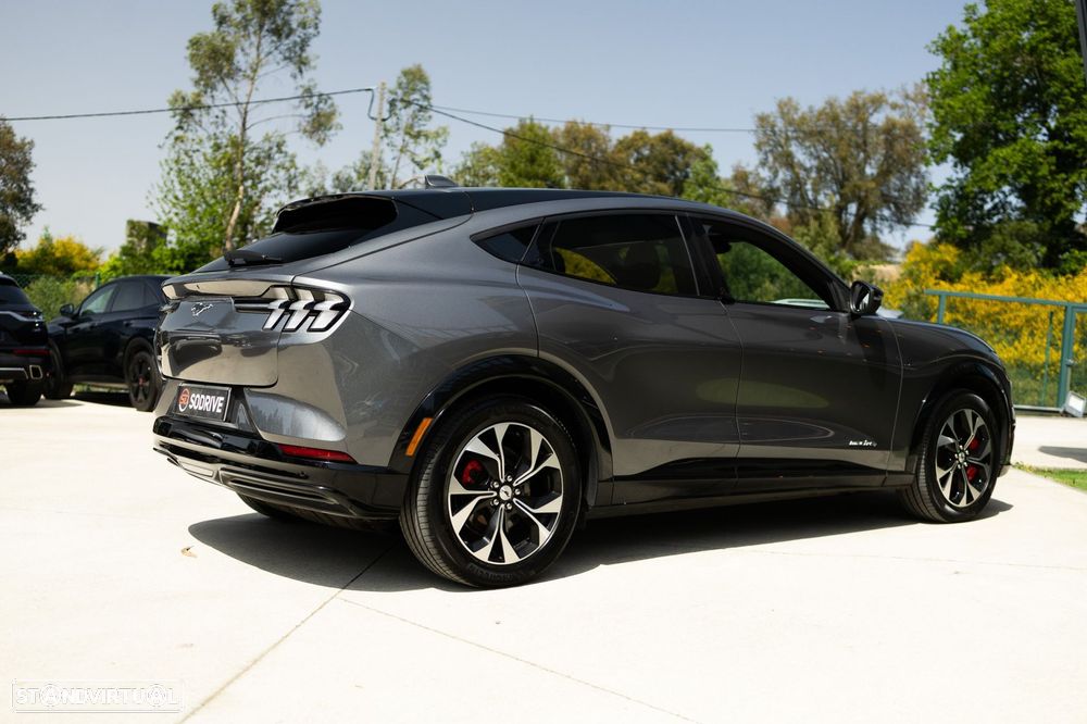 Ford Mustang Mach-E 75.7 kWh Premium AWD - 31