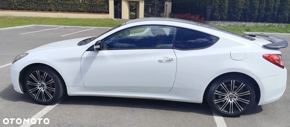 Hyundai Genesis Coupe - 4