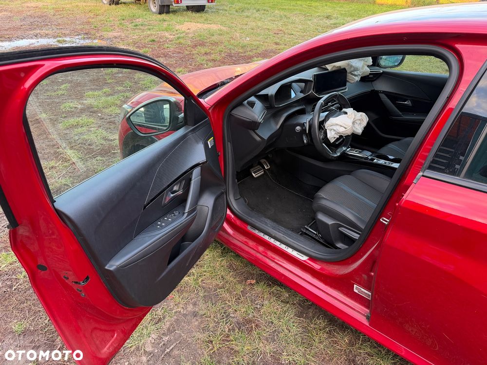 Peugeot 208 - 8