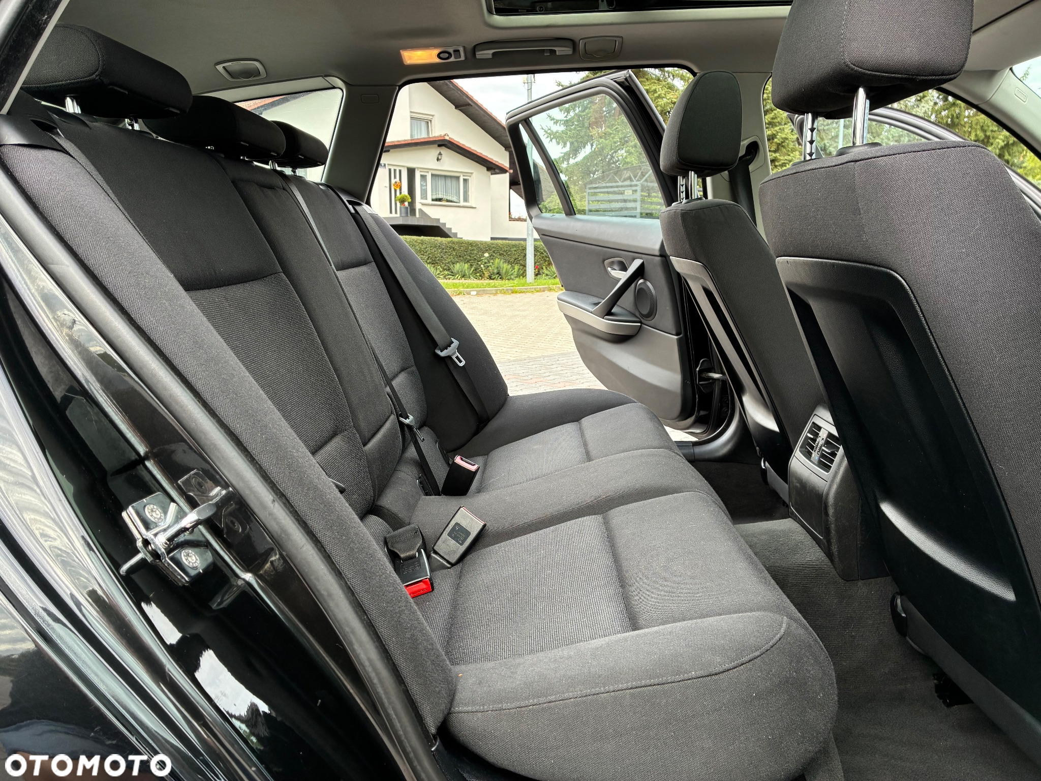 BMW Seria 3 318i Touring - 13