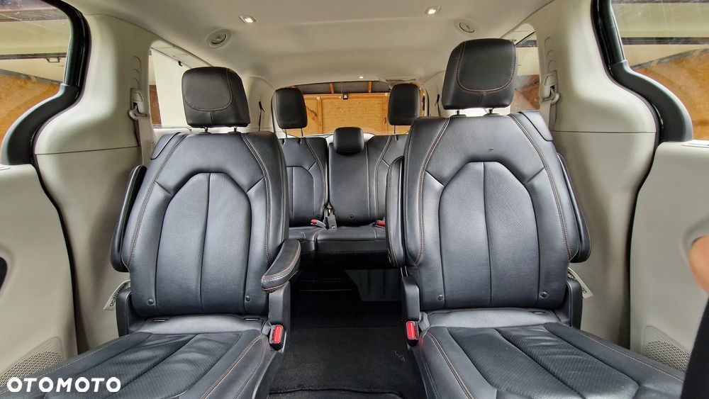 Chrysler Pacifica - 18