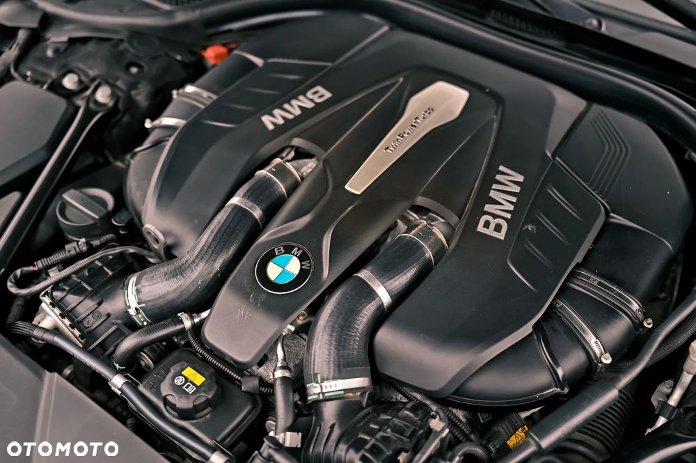 BMW Seria 7 750i xDrive - 27