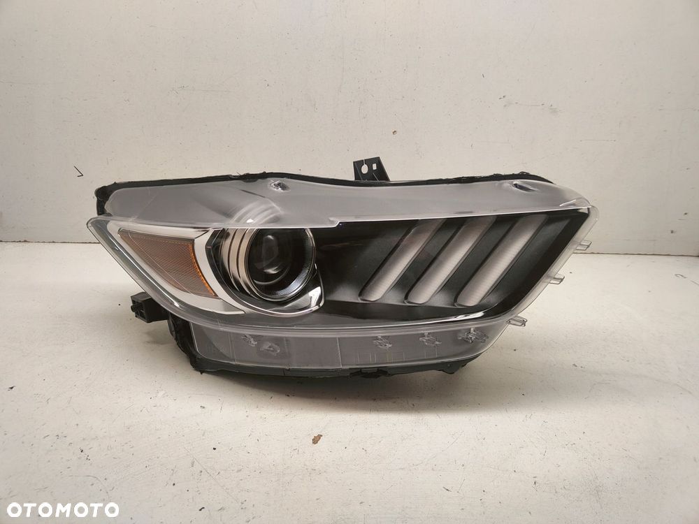FORD MUSTANG XENON Z LED LAMPA PRAWY PRZÓD - 1