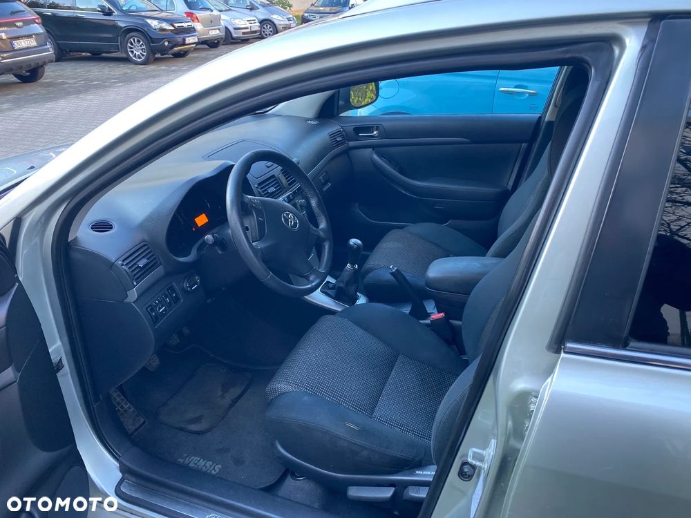 Toyota Avensis 2.0 VVT-i Sol Plus - 4