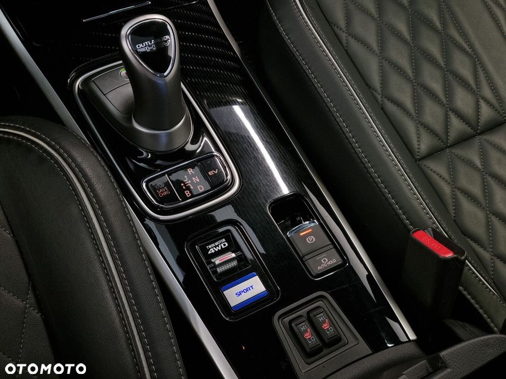 Mitsubishi Outlander Instyle + - 20