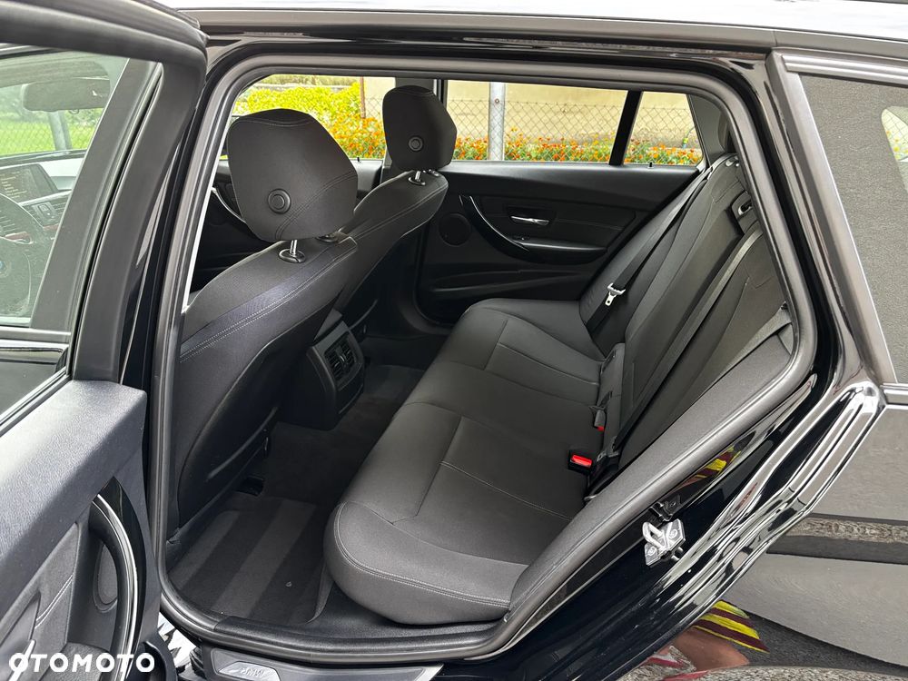 BMW Seria 3 320d Sport Line - 13