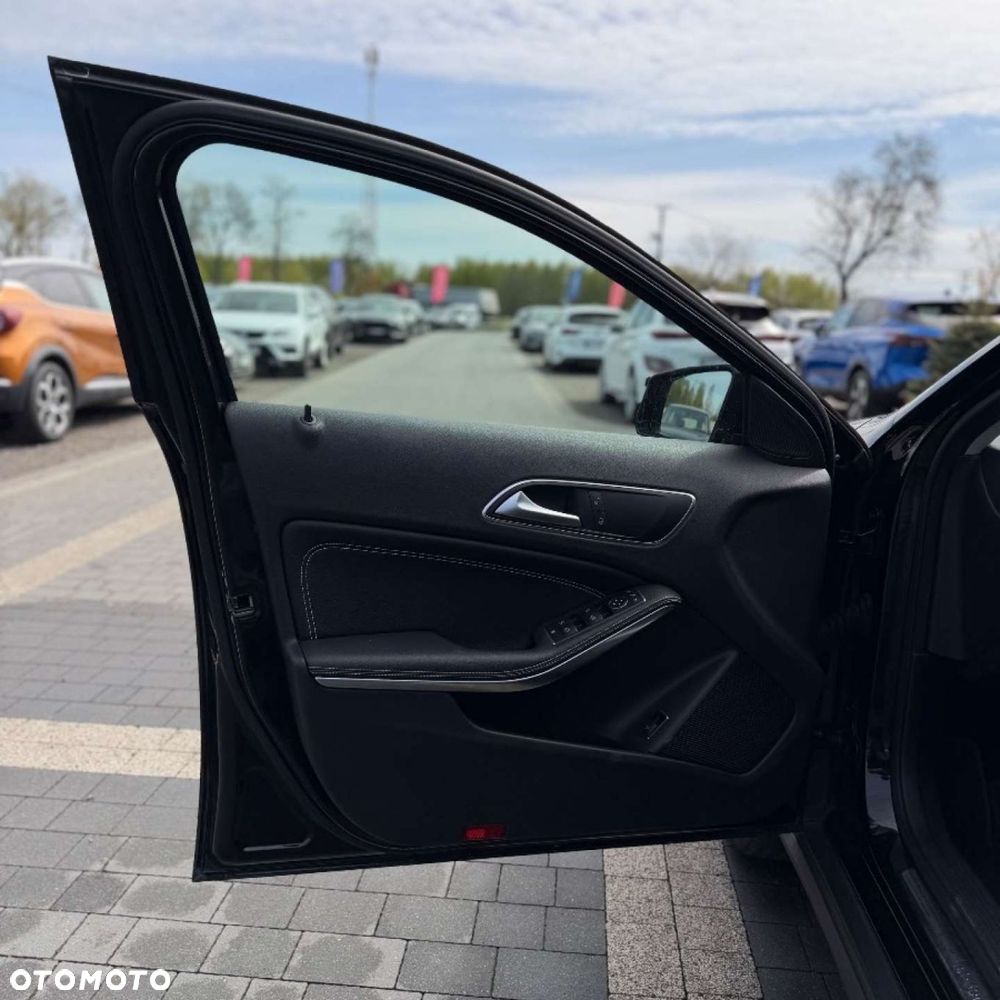 Mercedes-Benz GLA - 13