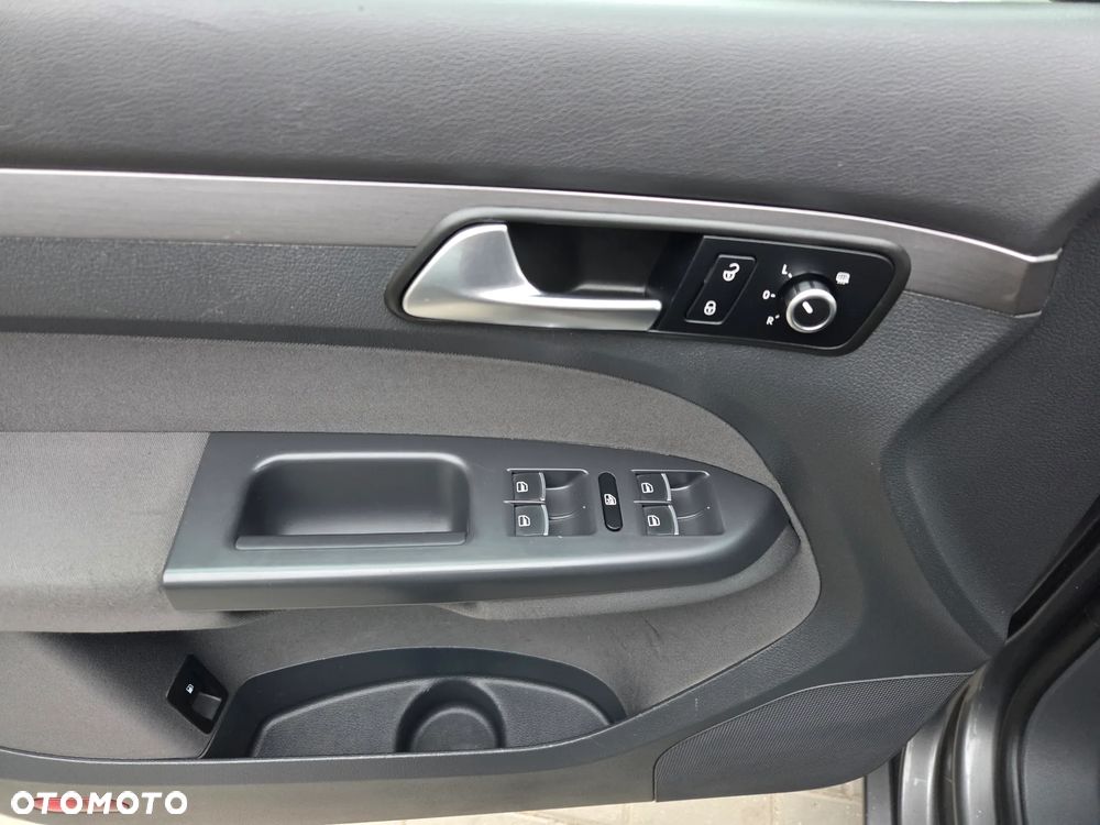 Volkswagen Touran 2.0 TDI DPF BlueMotion Technology Comfortline - 24