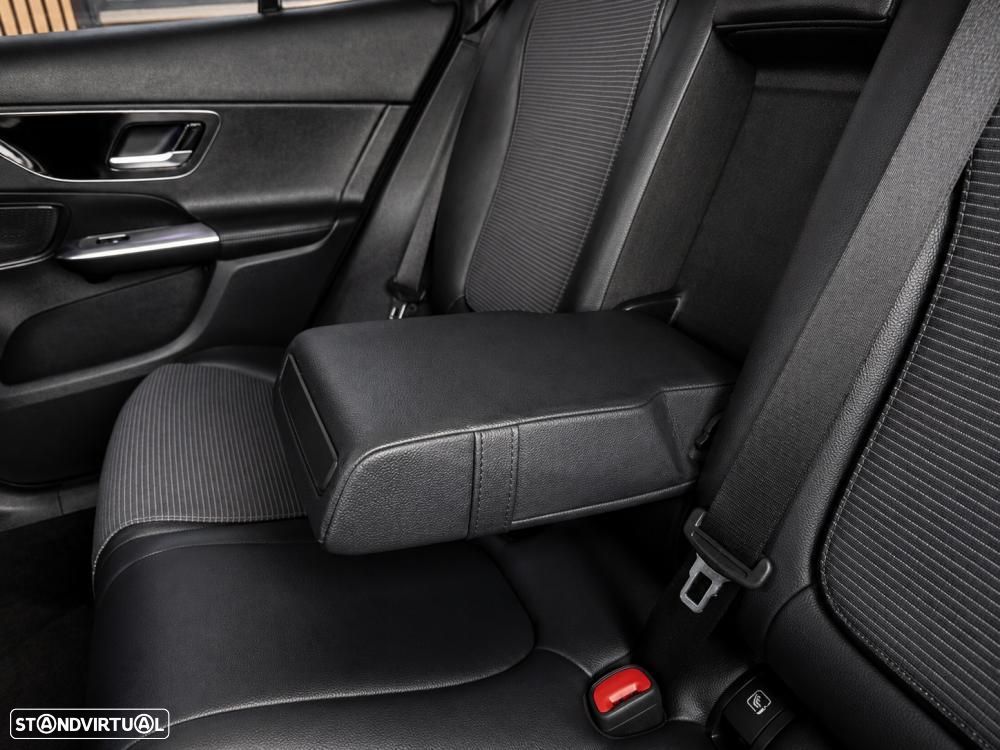 Mercedes-Benz GLC 300 e 4Matic 9G-TRONIC Avantgarde Advanced - 44