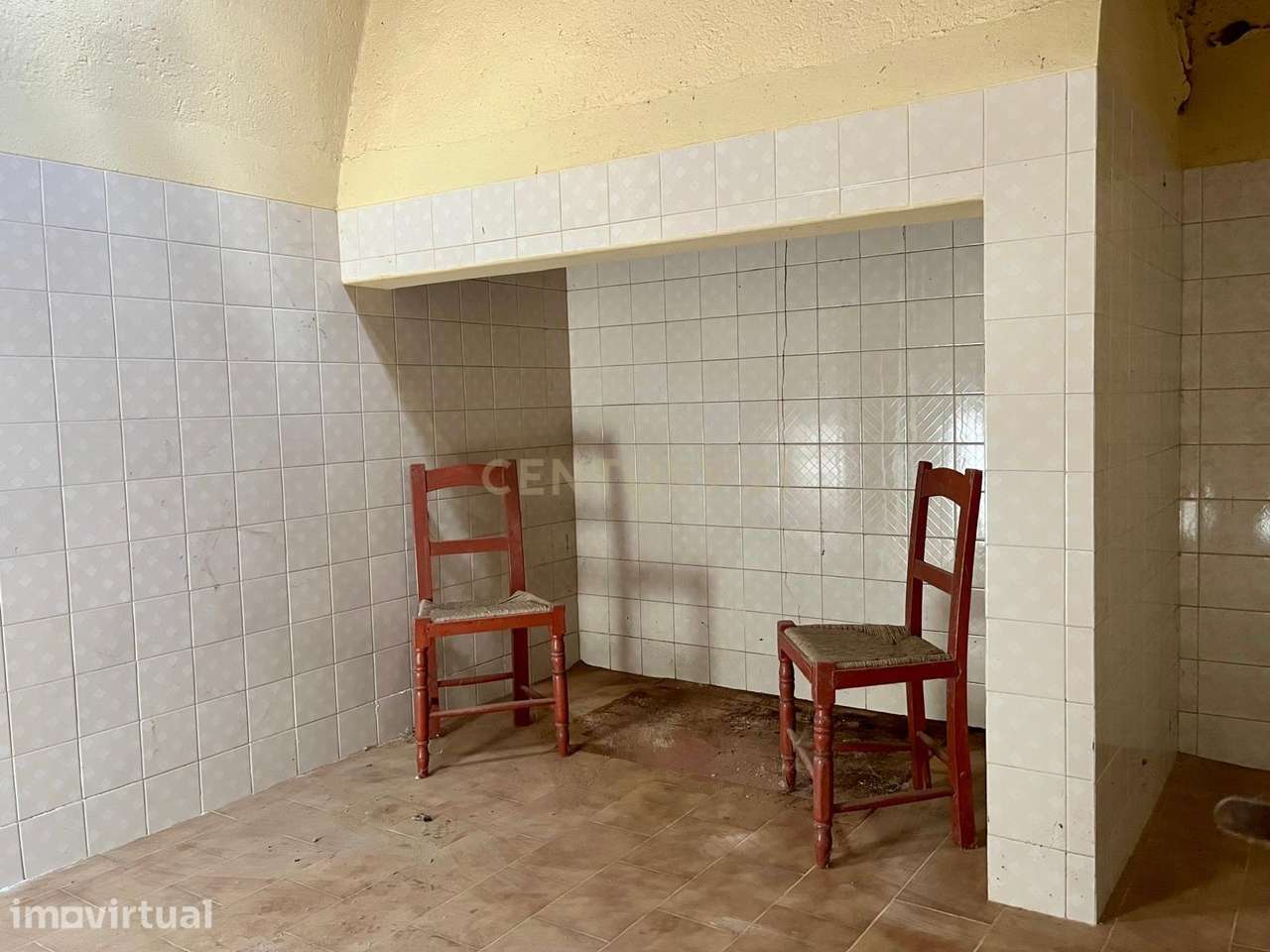 Moradia T2 , perto da praia, para Recuperar em Oriola, Évora. - Grande imagem: 2/18