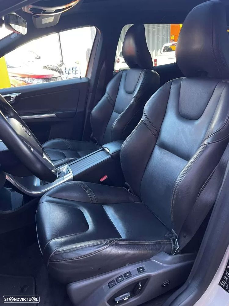 Volvo XC 60 2.0 D4 Momentum Geartronic - 13